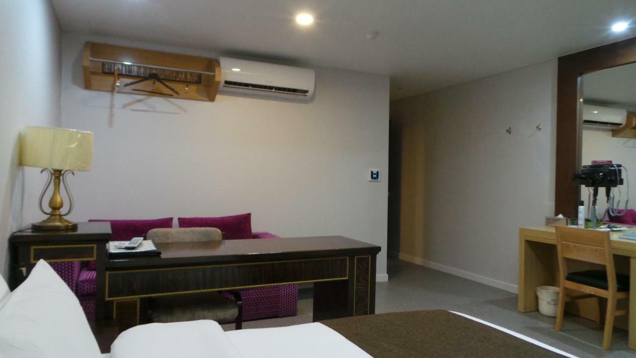 Amour Hotel Suwon Exterior foto